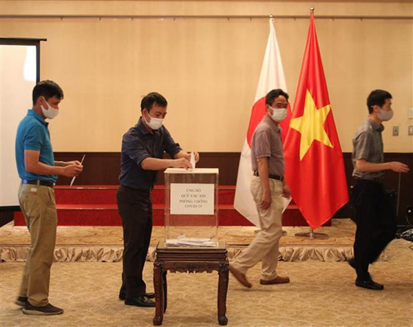 Người Việt tại Nhật Bản quyên góp ủng hộ quê nhà chống dịch COVID-19