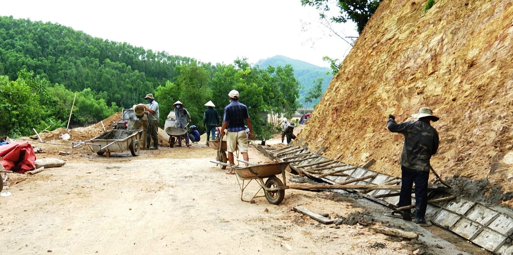 Tiên Phước người dân đóng góp hơn 2,3 tỷ đồng xây dựng nông thôn mới